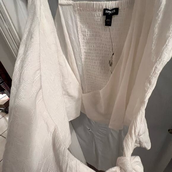 Express white faux wrap smocked back cropped top size large - Picture 4 of 6